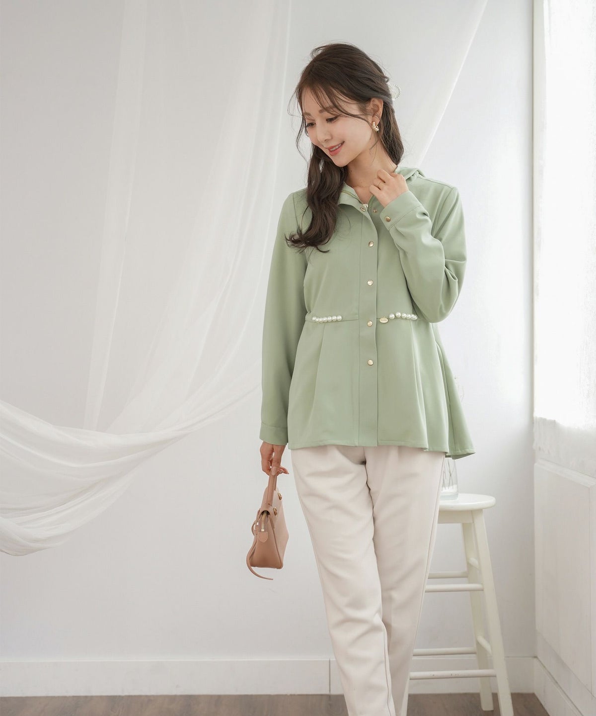 レディース/アウター/ジャケット/ライトアウター/マウンテンパーカー/マウパー/羽織り/フーディー/フード/パール/体型カバー/フレア/ショート丈/ポケット/ドロスト/サイズ調整/ミント/ネイビー/アイボリー/ベージュ/新色/フェミニン/大人可愛い