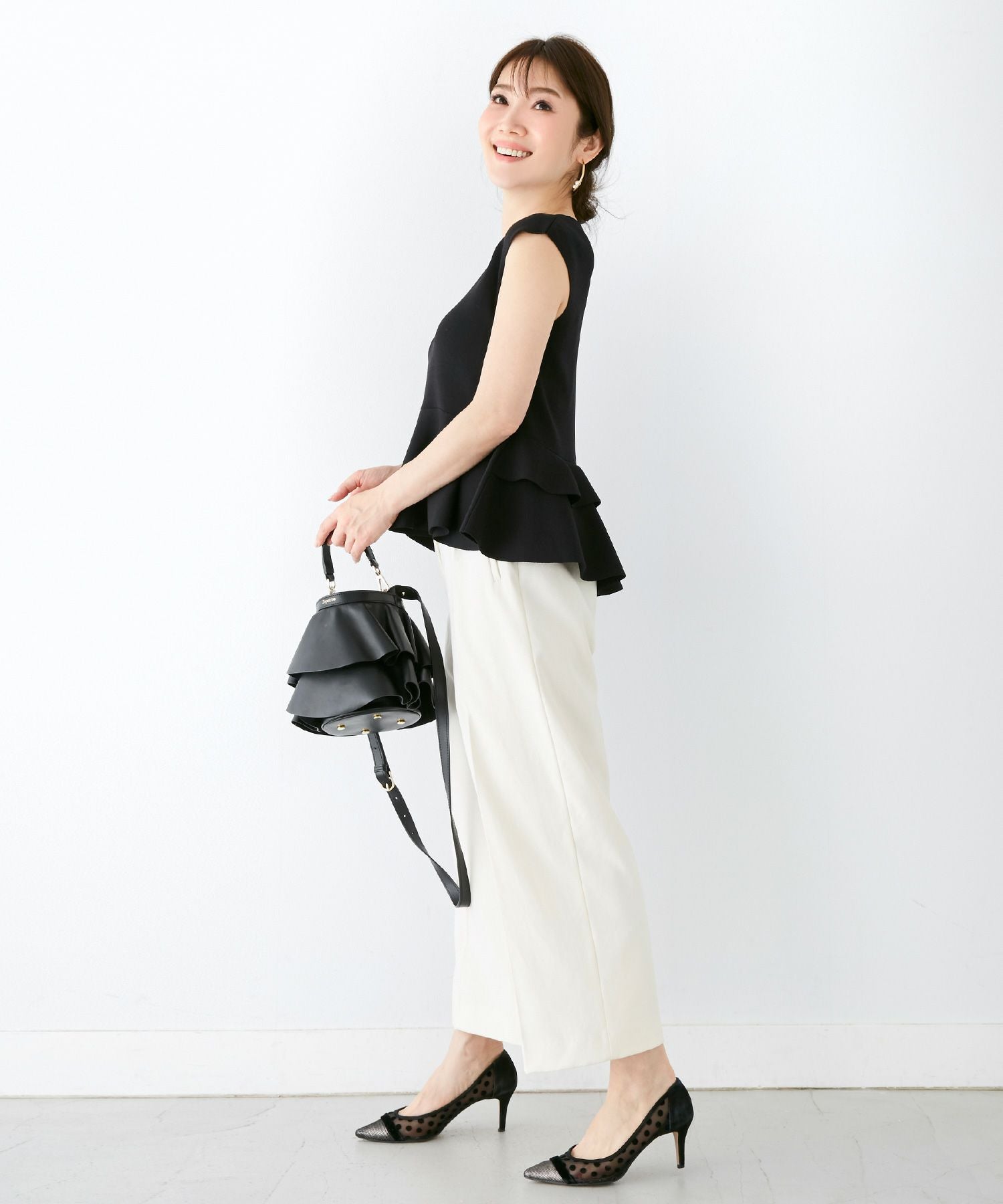 後ろ2段 ペプラム Vネック ニット Liala×PG