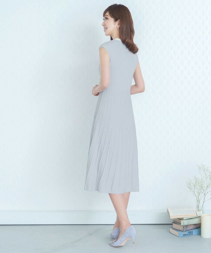 レディース/ニット/ワンピース/ボウタイ/配色デザイン/リボン/Vネック/フレンチスリーブ/プリーツ/フロントボタン/手洗い可/洗える/S/M/ホワイト/ブラック/サックス/