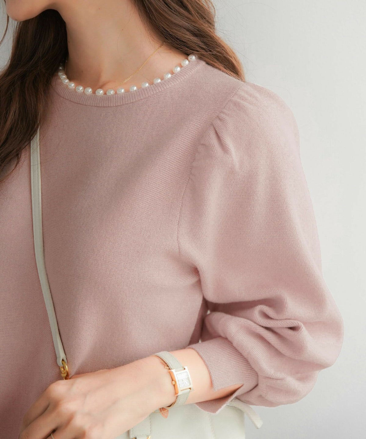 レディース/トップス/ニット/プルオーバー/ペプラム/パール/クルーネック/パフスリーブ/ギャザー/長袖/アイボリー/ピンク/ブラック