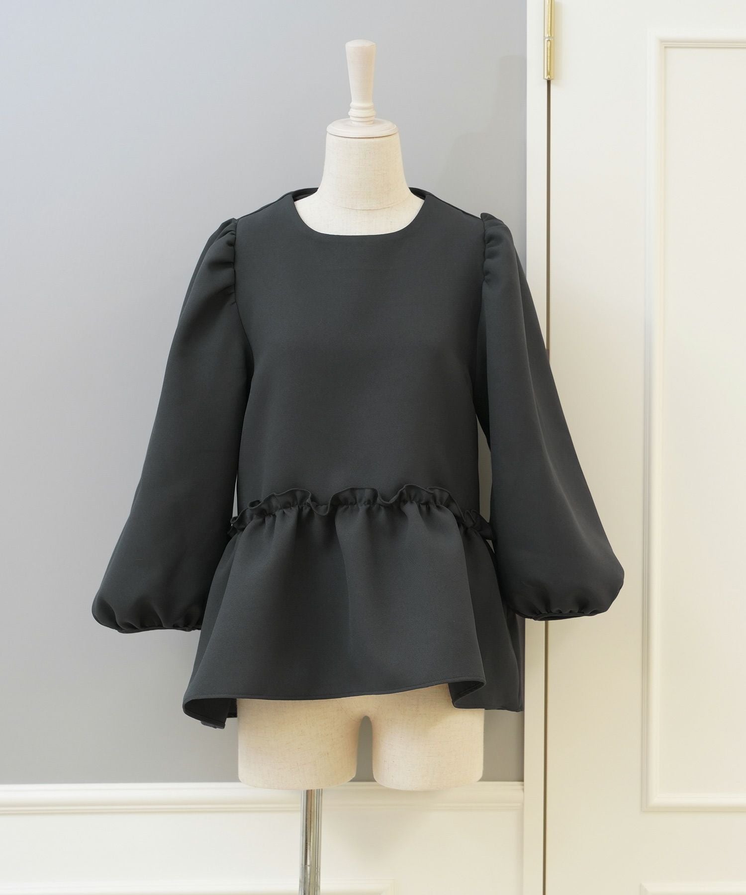 今月までの出品！liala×pg パフスリーブ8分袖　ペプラムブラウス　サックス パフスリーブ 8分袖 ペプラム ブラウス Liala×PG 全9色｜lpg811-1315【28】