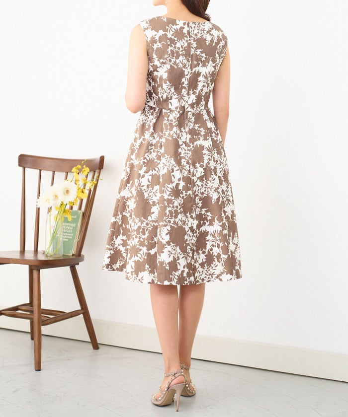 プリマシェレル/PrimaScherrer/レディース/モカ/ネイビー/春/夏/エレガント/上品/きれいめ/ノースリーブワンピース/ノースリーブ/フラワープリント/綿/グログラン/フレア/膝丈/S/M