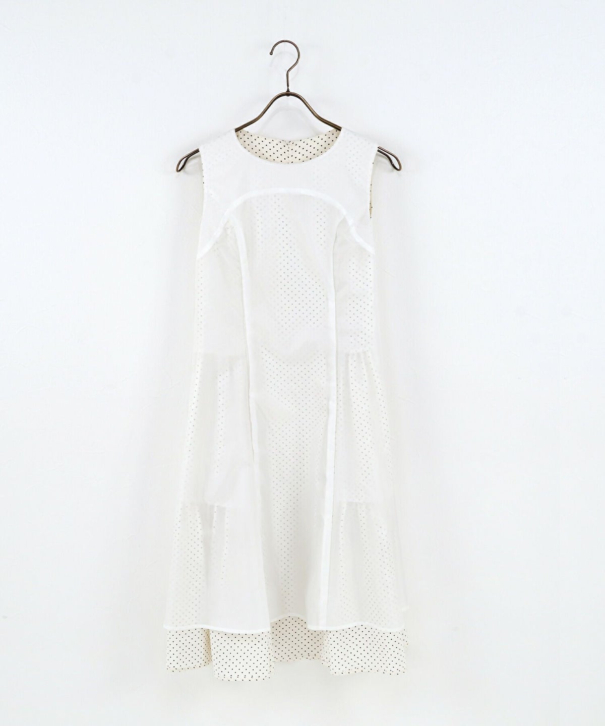 プリマシェレル/PrimaScherrer/レディース/オフホワイト/ブラック/光沢/フリル/ティアード/フレアワンピース/Aライン/上品/エレガント/フェミニン/膝丈/ノースリーブ/ピンドット/ティアードフリル/光沢感/S/M