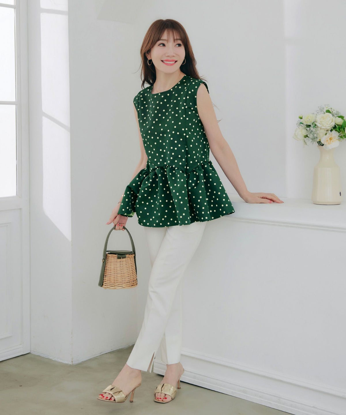 新色追加日本製ブラウスレディースオフィス無地ドット水玉おしゃれ白黒きれいめ春夏フレアエレガント可愛いジョイントスペース