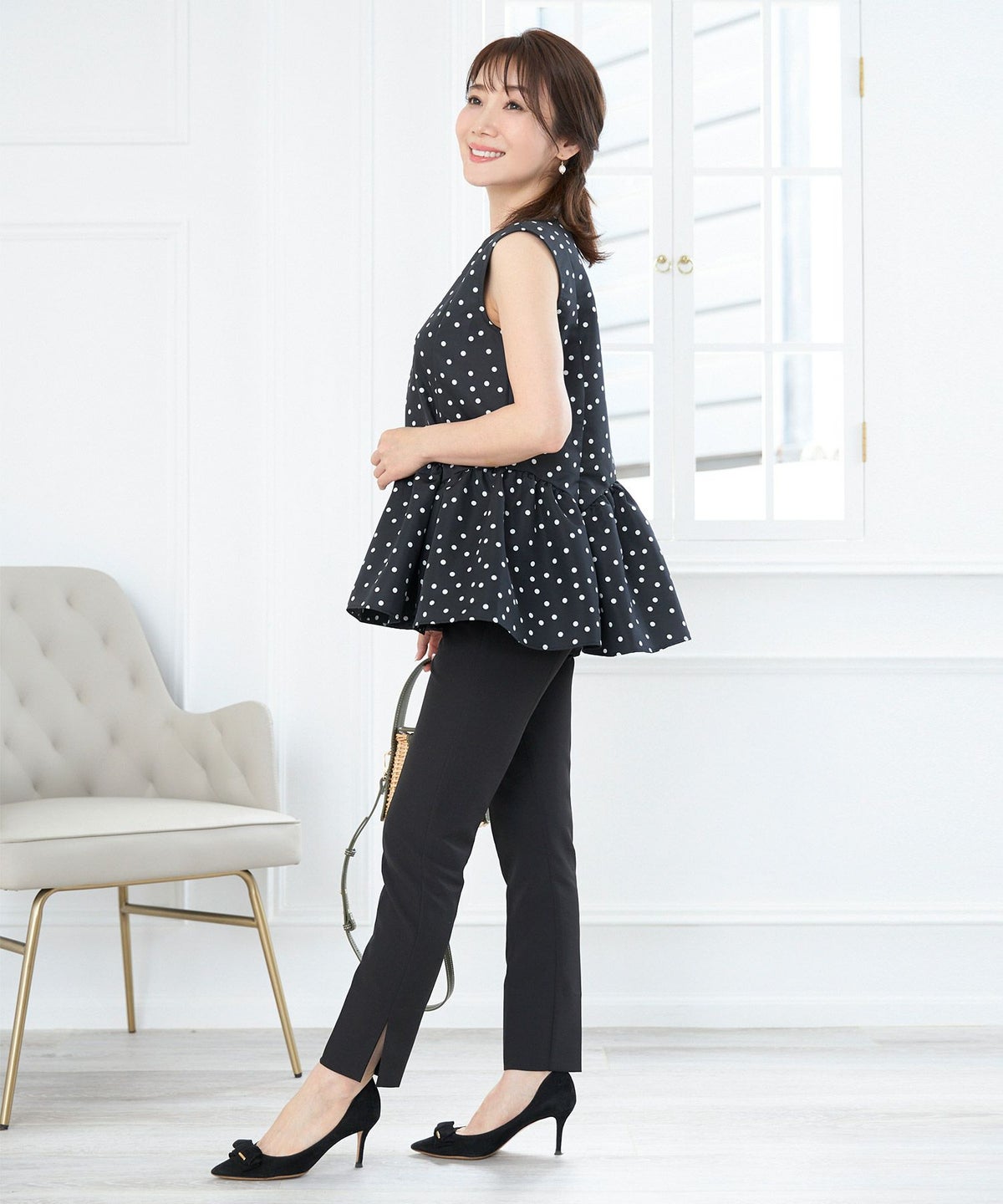 新色追加日本製ブラウスレディースオフィス無地ドット水玉おしゃれ白黒きれいめ春夏フレアエレガント可愛いジョイントスペース