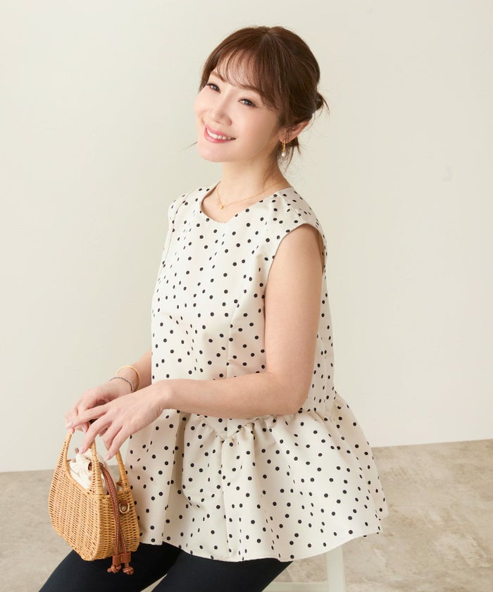 新色追加日本製ブラウスレディースオフィス無地ドット水玉おしゃれ白黒きれいめ春夏フレアエレガント可愛いジョイントスペース