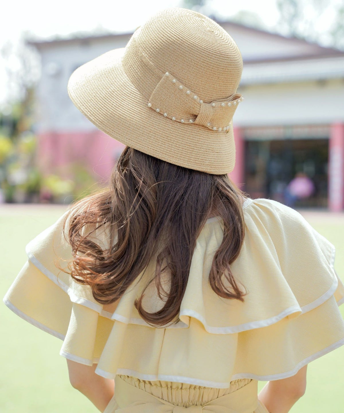 レディース/ハット/帽子/麦わら/ストローハット/洗える/手洗い/折りたたみ/サイズ調整/リボン/パール/チャーム/つば広/キャペリーヌ/キャペリン/ベージュ/モカ/軽い/軽量/UVカット/公園/日よけ