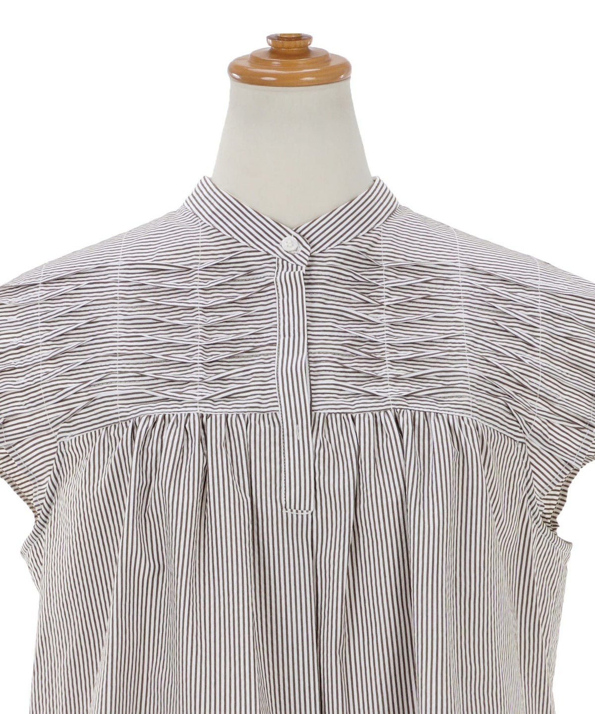 レディース/トップス/ブラウス//セレクト/手洗い可/横ピンタック/フレンチスリーブ/ヨーク切り替え/春/夏/S/M/しじら/サッカー/ストライプ/バンドカラー/授乳/清涼感/涼し/上品/エレガント/フェミニン/着痩せ/華奢見え/着映え/体型カバー/パープル/紫/ブラウン/茶