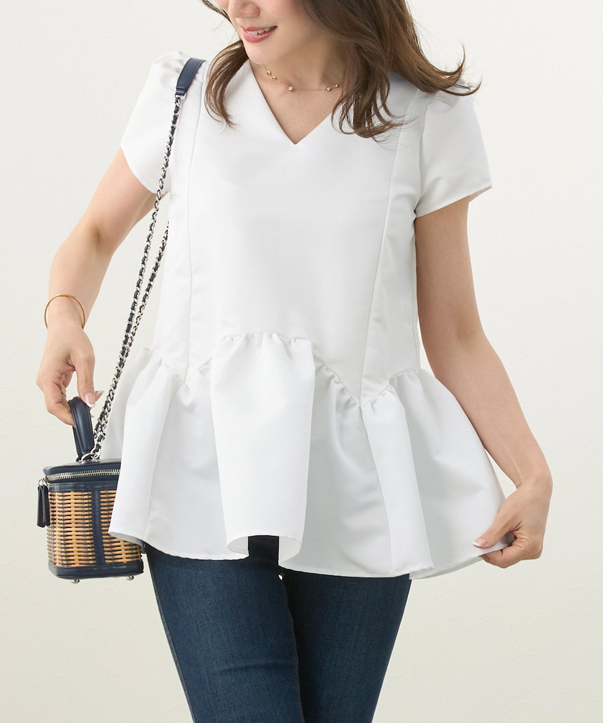 新色追加 手洗い可 日本製 大人カジュアル プチ袖 袖山ギャザー ペプラム 無地 ドット 光沢感 春 夏 秋口 ジョイントスペース プリンセスカットV衿ギャザー袖ブラウス Liala×PG