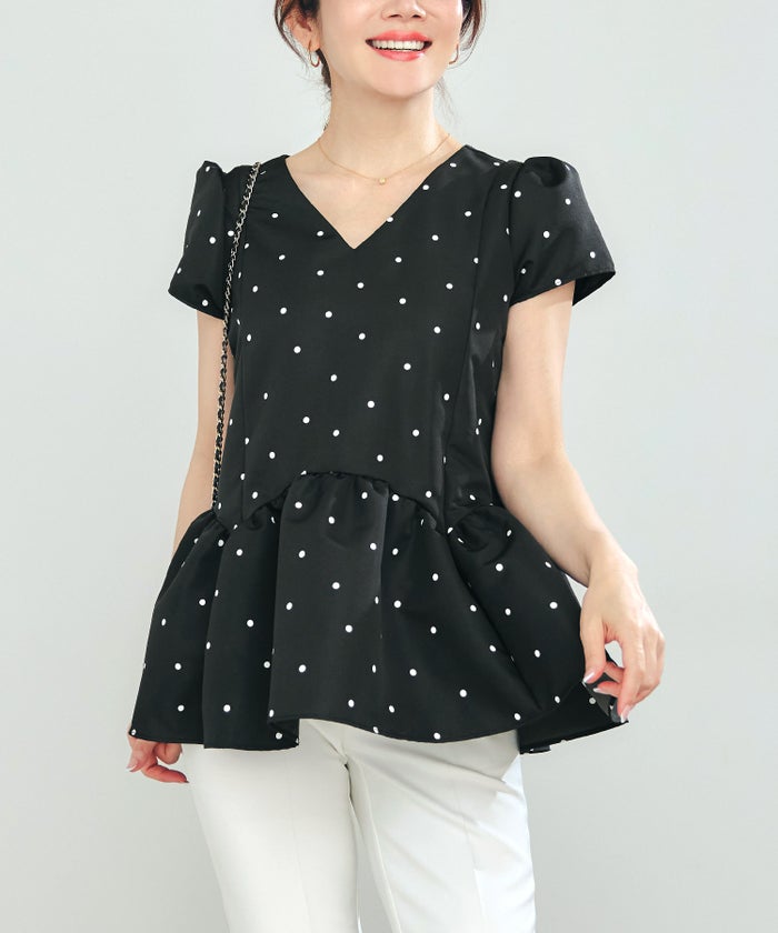 新色追加 手洗い可 日本製 大人カジュアル プチ袖 袖山ギャザー ペプラム 無地 ドット 光沢感 春 夏 秋口 ジョイントスペース プリンセスカットV衿ギャザー袖ブラウス Liala×PG