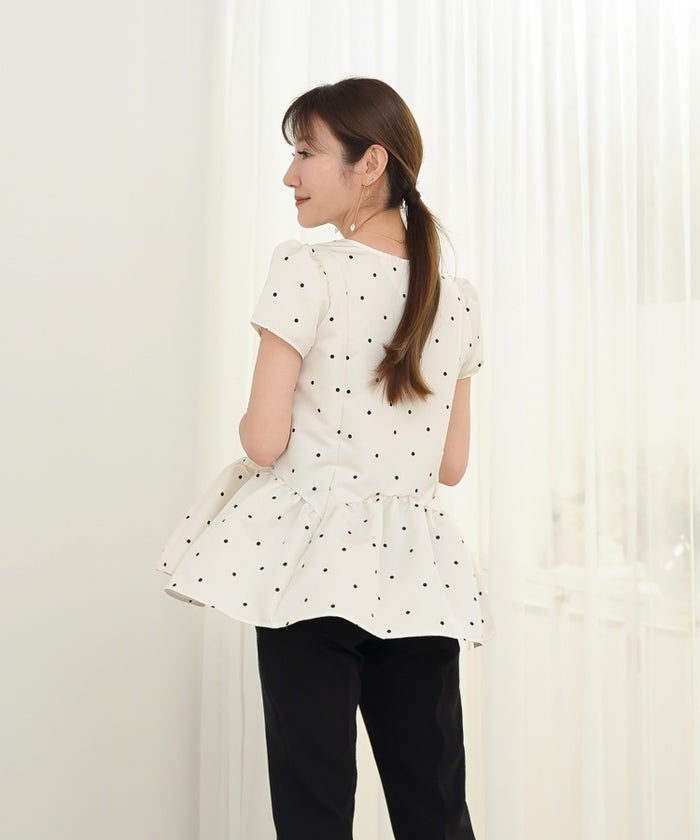 新色追加 手洗い可 日本製 大人カジュアル プチ袖 袖山ギャザー ペプラム 無地 ドット 光沢感 春 夏 秋口 ジョイントスペース プリンセスカットV衿ギャザー袖ブラウス Liala×PG