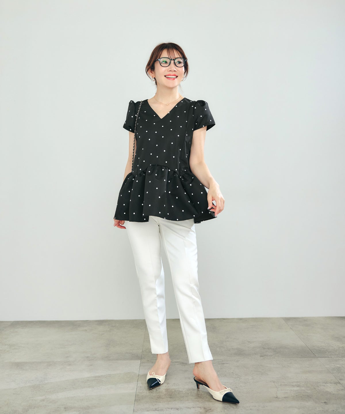 新色追加 手洗い可 日本製 大人カジュアル プチ袖 袖山ギャザー ペプラム 無地 ドット 光沢感 春 夏 秋口 ジョイントスペース プリンセスカットV衿ギャザー袖ブラウス Liala×PG