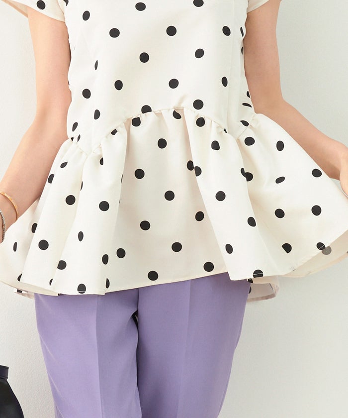 新色追加 手洗い可 日本製 大人カジュアル プチ袖 袖山ギャザー ペプラム 無地 ドット 光沢感 春 夏 秋口 ジョイントスペース プリンセスカットV衿ギャザー袖ブラウス Liala×PG