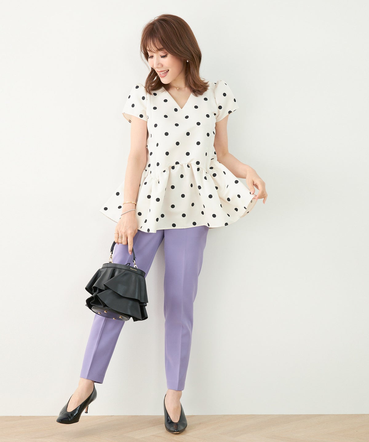 新色追加 手洗い可 日本製 大人カジュアル プチ袖 袖山ギャザー ペプラム 無地 ドット 光沢感 春 夏 秋口 ジョイントスペース プリンセスカットV衿ギャザー袖ブラウス Liala×PG