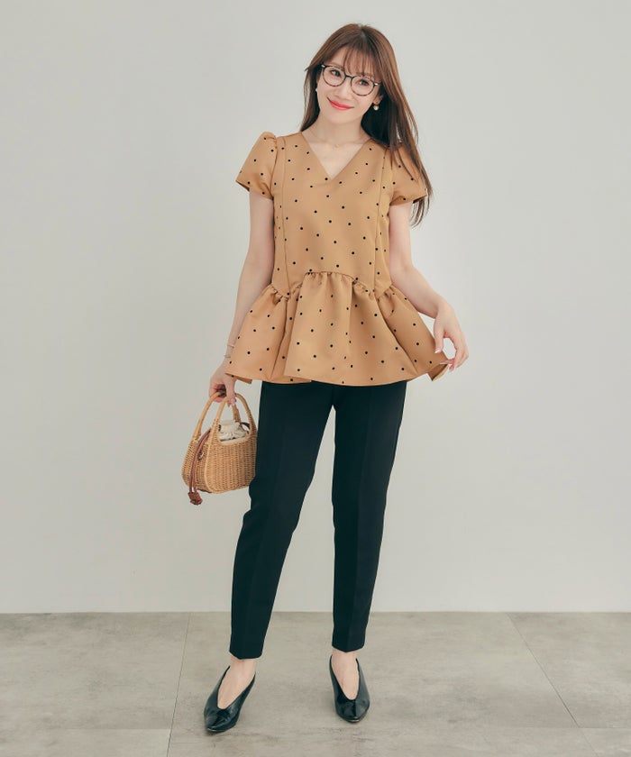 新色追加 手洗い可 日本製 大人カジュアル プチ袖 袖山ギャザー ペプラム 無地 ドット 光沢感 春 夏 秋口 ジョイントスペース プリンセスカットV衿ギャザー袖ブラウス Liala×PG