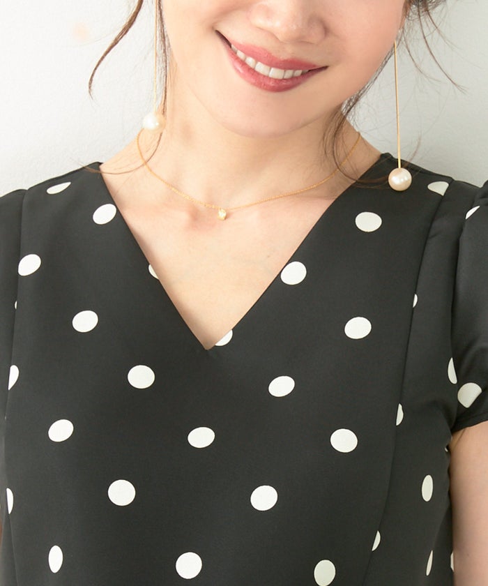 新色追加 手洗い可 日本製 大人カジュアル プチ袖 袖山ギャザー ペプラム 無地 ドット 光沢感 春 夏 秋口 ジョイントスペース プリンセスカットV衿ギャザー袖ブラウス Liala×PG