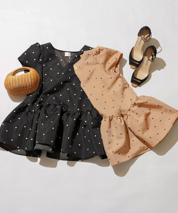 新色追加 手洗い可 日本製 大人カジュアル プチ袖 袖山ギャザー ペプラム 無地 ドット 光沢感 春 夏 秋口 ジョイントスペース プリンセスカットV衿ギャザー袖ブラウス Liala×PG