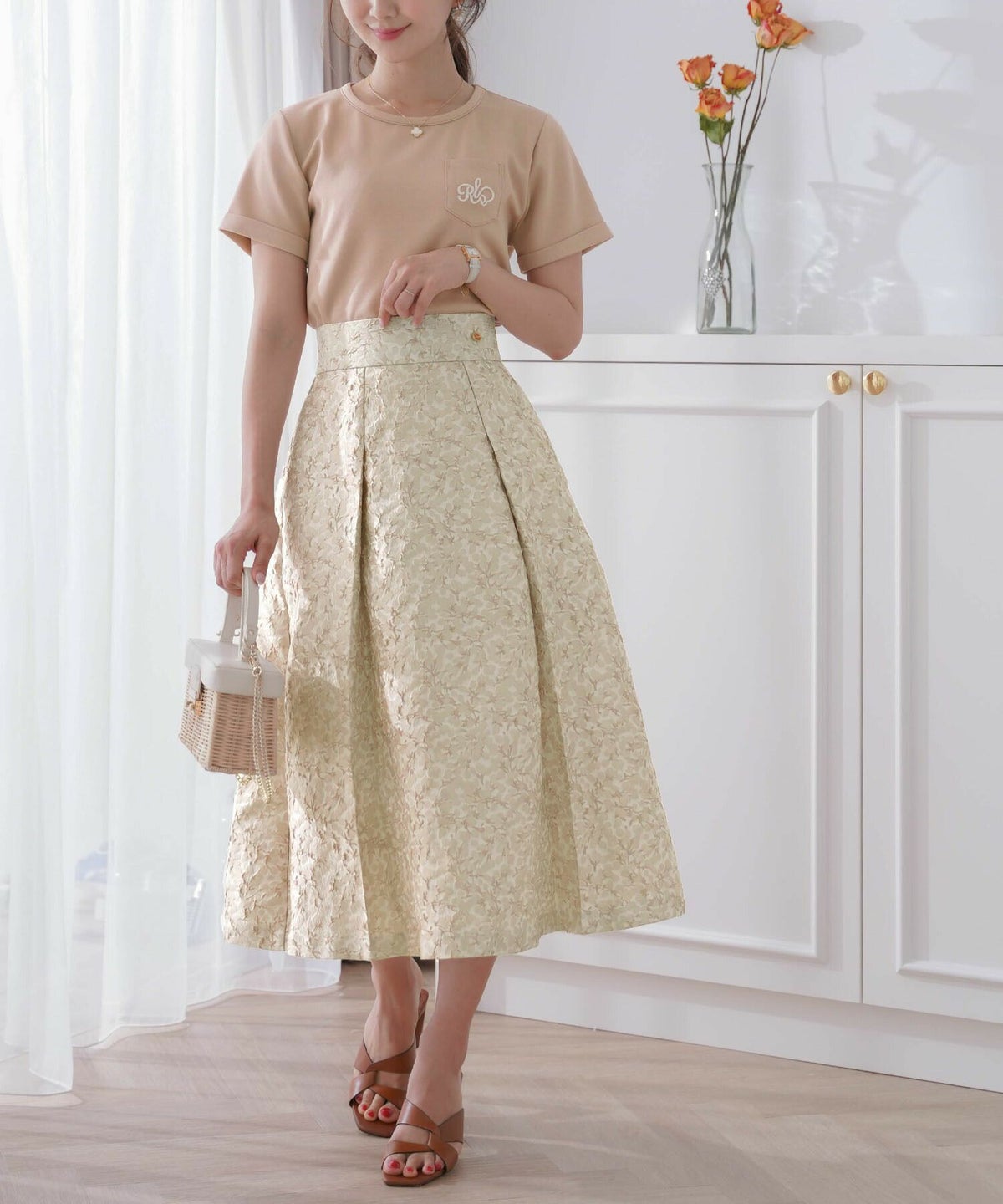レディース/スカート/ボトムス/フレアスカート/ジャガード/花柄/刺繍/チャーム/タック/膝下/上品/エレガント/大人カワイイ/着映え