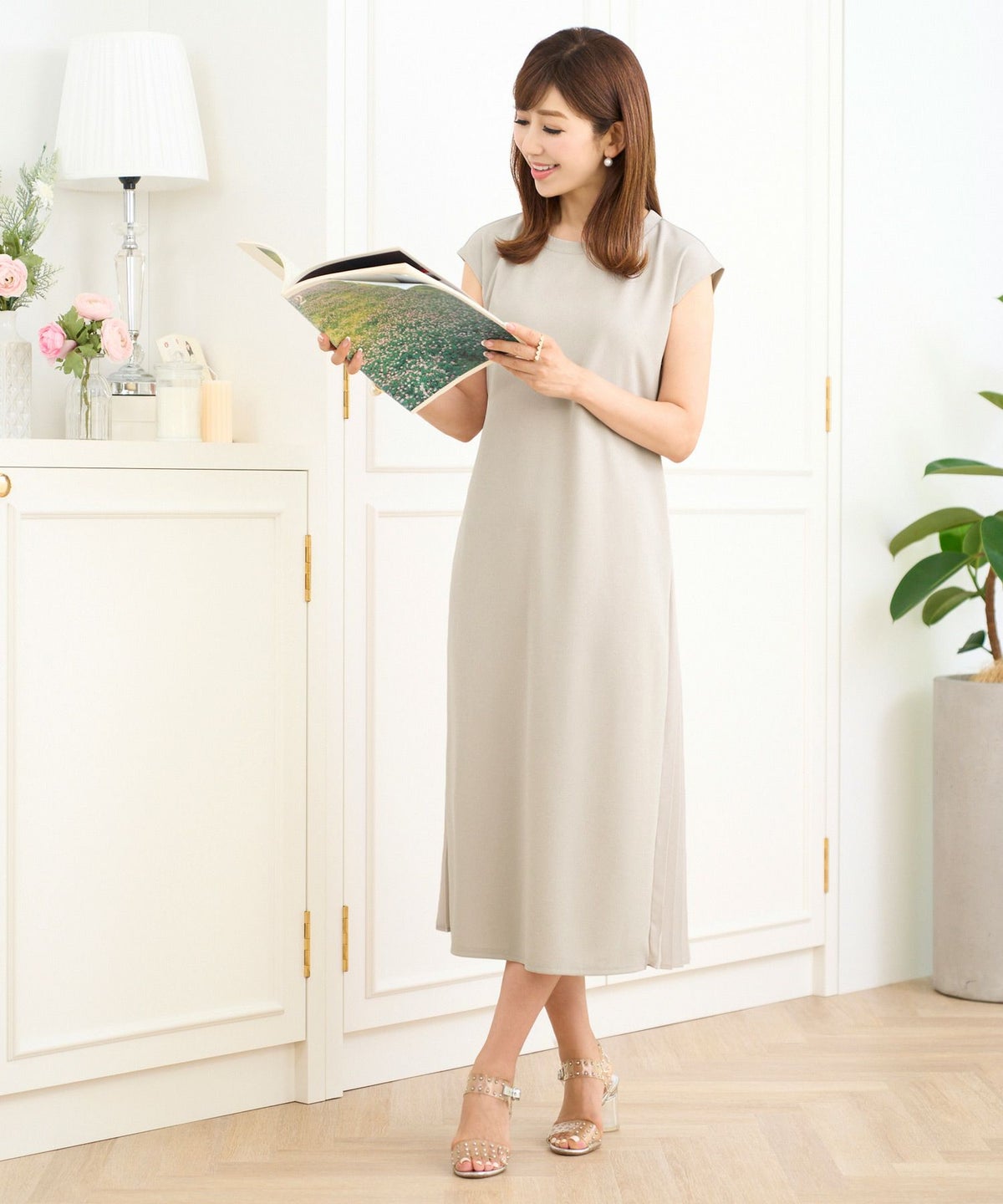 レディース/ワンピース/ドレス/セレクト/手洗い可/コンビネーション/バックウエストゴム/後ろウエストゴム/脇プリーツ/切替/リラクシー/リラックス/ロング/マキシ/フレンチスリーブ/半袖/美シルエット/涼やか/軽やか/ストレッチ/伸縮/シンプル/無地/グレージュ/ネイビー/紺