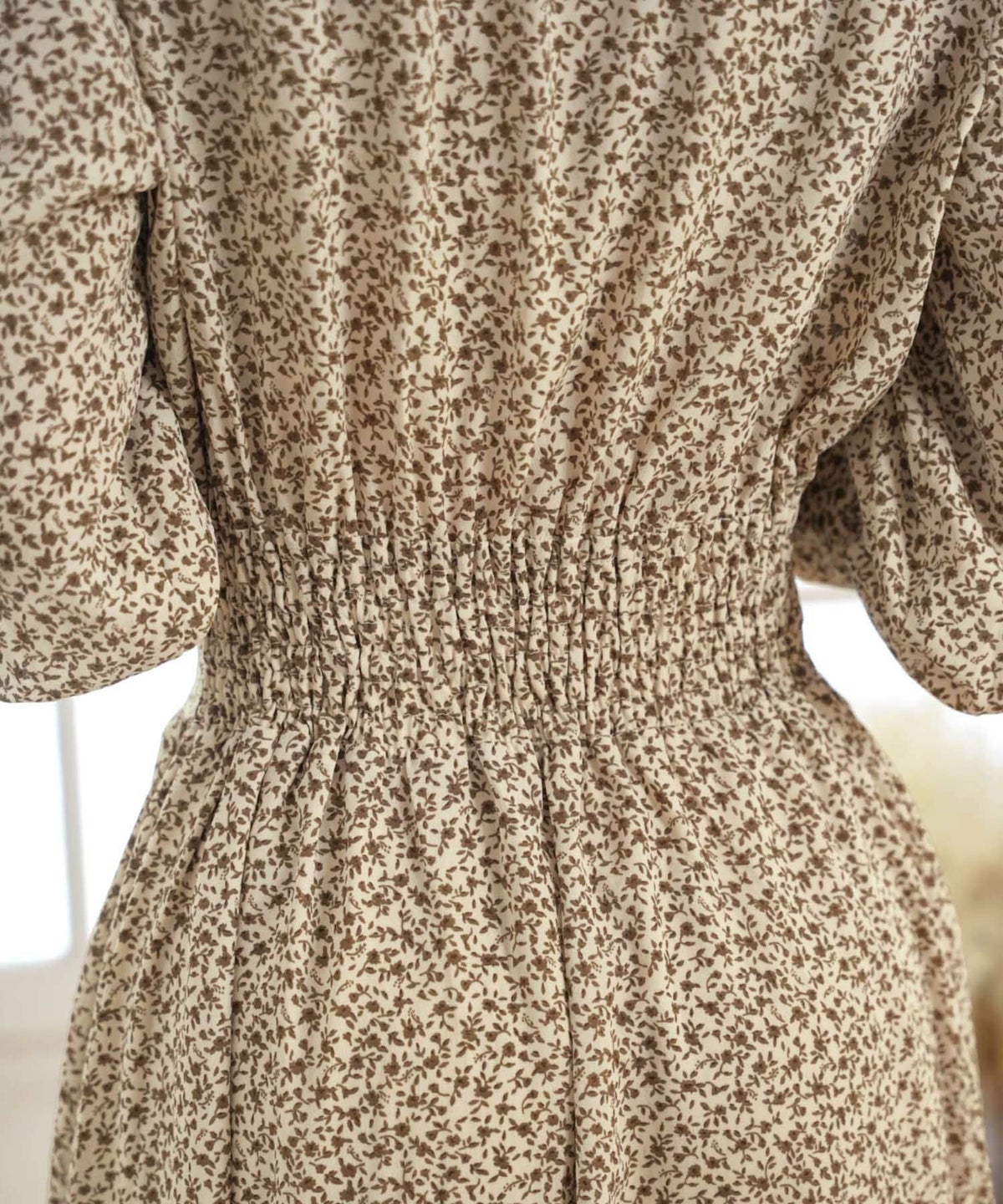 ワンピース/花柄/小花柄/リボン/フリル/カフス/くるみ釦/ハイウエスト/シャーリング/タック/7分丈/フレア