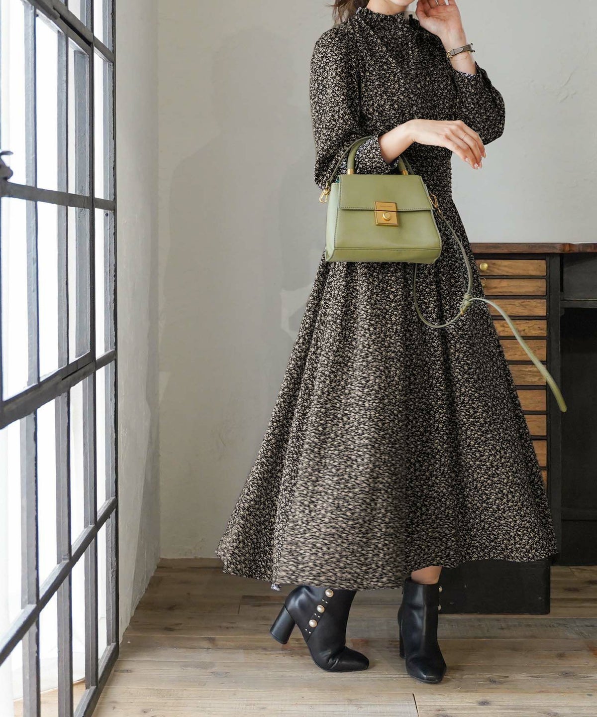 ワンピース/花柄/小花柄/リボン/フリル/カフス/くるみ釦/ハイウエスト/シャーリング/タック/7分丈/フレア