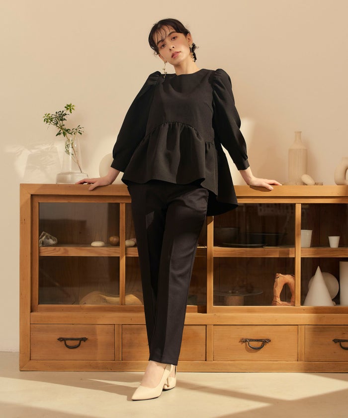 トップス/長袖/白/黒/無地/フレア/パフ/綺麗め/かわいい/可愛い/春秋冬