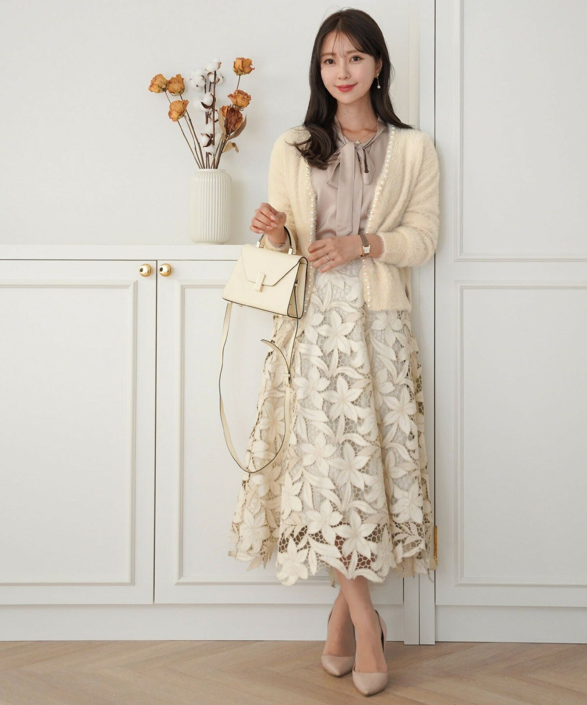 レディース/ニット/カーディガン/シャギー/パール/ふわふわ/長袖/トップス/エレガント/フェミニン/上品/可愛い/トレンド/秋/冬/アイボリー/グレー/ブラック/スリット