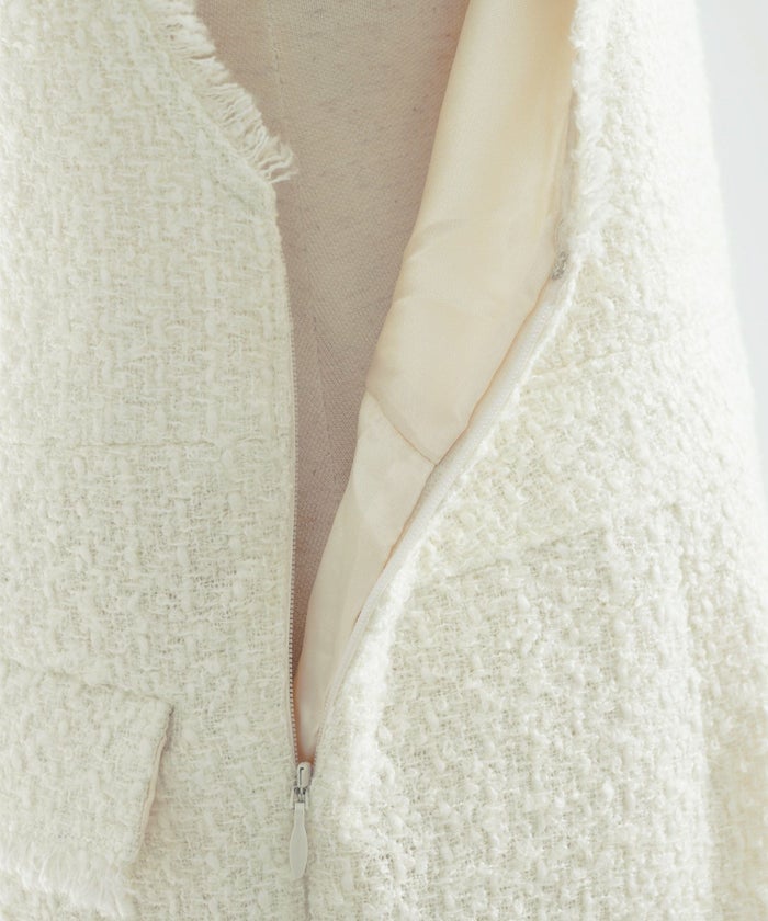 オールインワン/コンビネゾン/白/黒/糸と織りが可愛くおしゃれなツイードを使ったサロペットのデザイン。ありそうでなかったツイード×サロペットの組み合わせで差をつけ、重ね着次第で自分らしさも演出できる優秀な1枚。