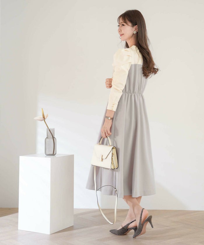 レディース/ワンピース/バイカラー/カットソー/配色/ステッチ/Vネック/長袖/ゴールド/釦/ウエストゴム/伸縮性/ママ/お出かけ/春/秋/冬/エレガント/上品/フェミニン/ライトグレー/モカ/ブラック