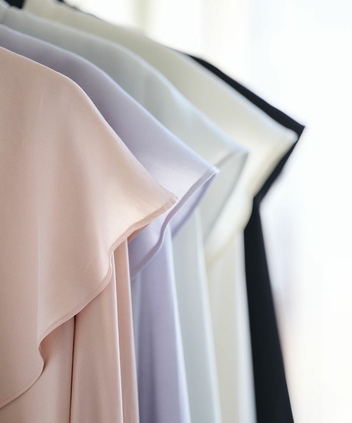 トップス/ブラウス/フリル/パールボタン/袖口シャーリング/上品/長袖