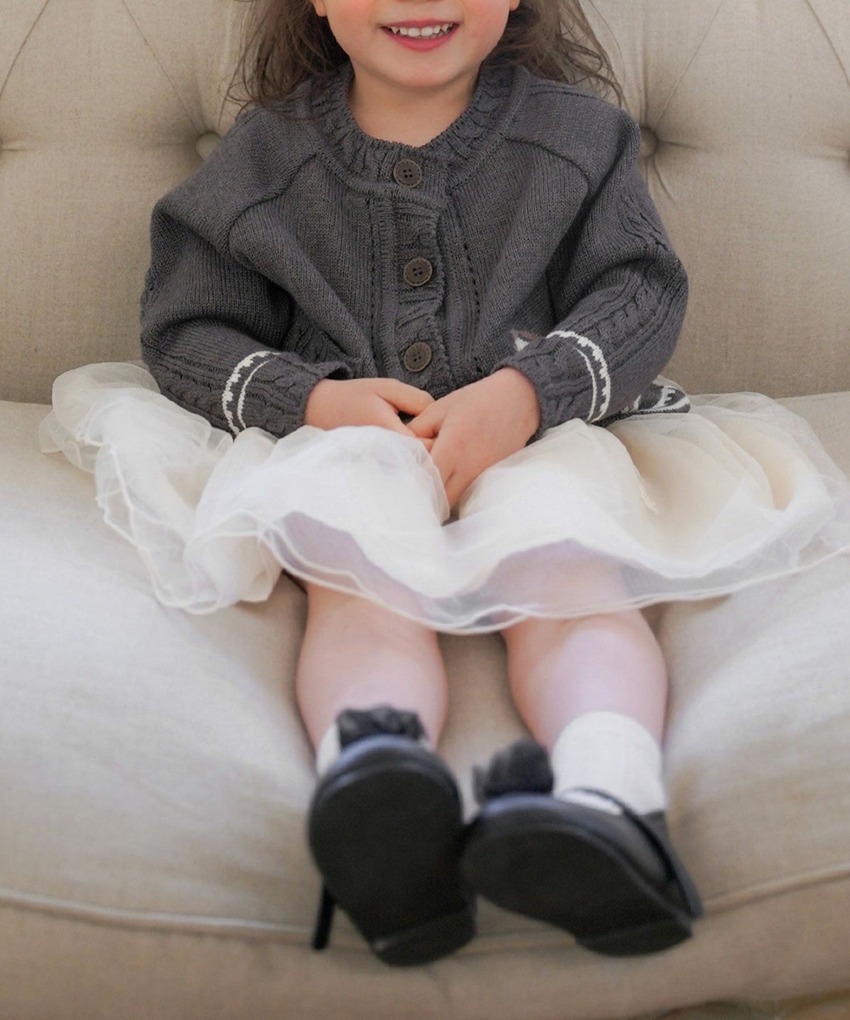 レディース/子供/カーディガン/ケーブル/木馬/ジャガード/長袖/親子リンク/親子コーデ/おそろい/キッズ/ホワイト/チャコール/Vネック/前あき/配色/バックデザイン/春/秋/冬/羽織