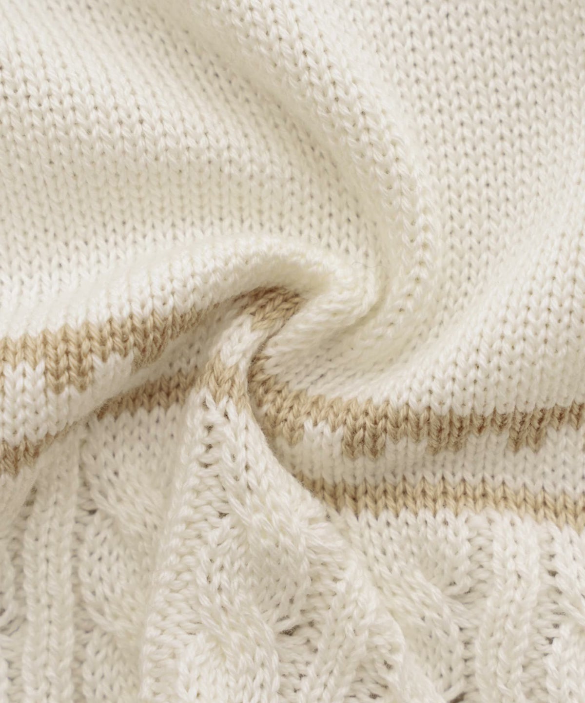 レディース/子供/カーディガン/ケーブル/木馬/ジャガード/長袖/親子リンク/親子コーデ/おそろい/キッズ/ホワイト/チャコール/Vネック/前あき/配色/バックデザイン/春/秋/冬/羽織