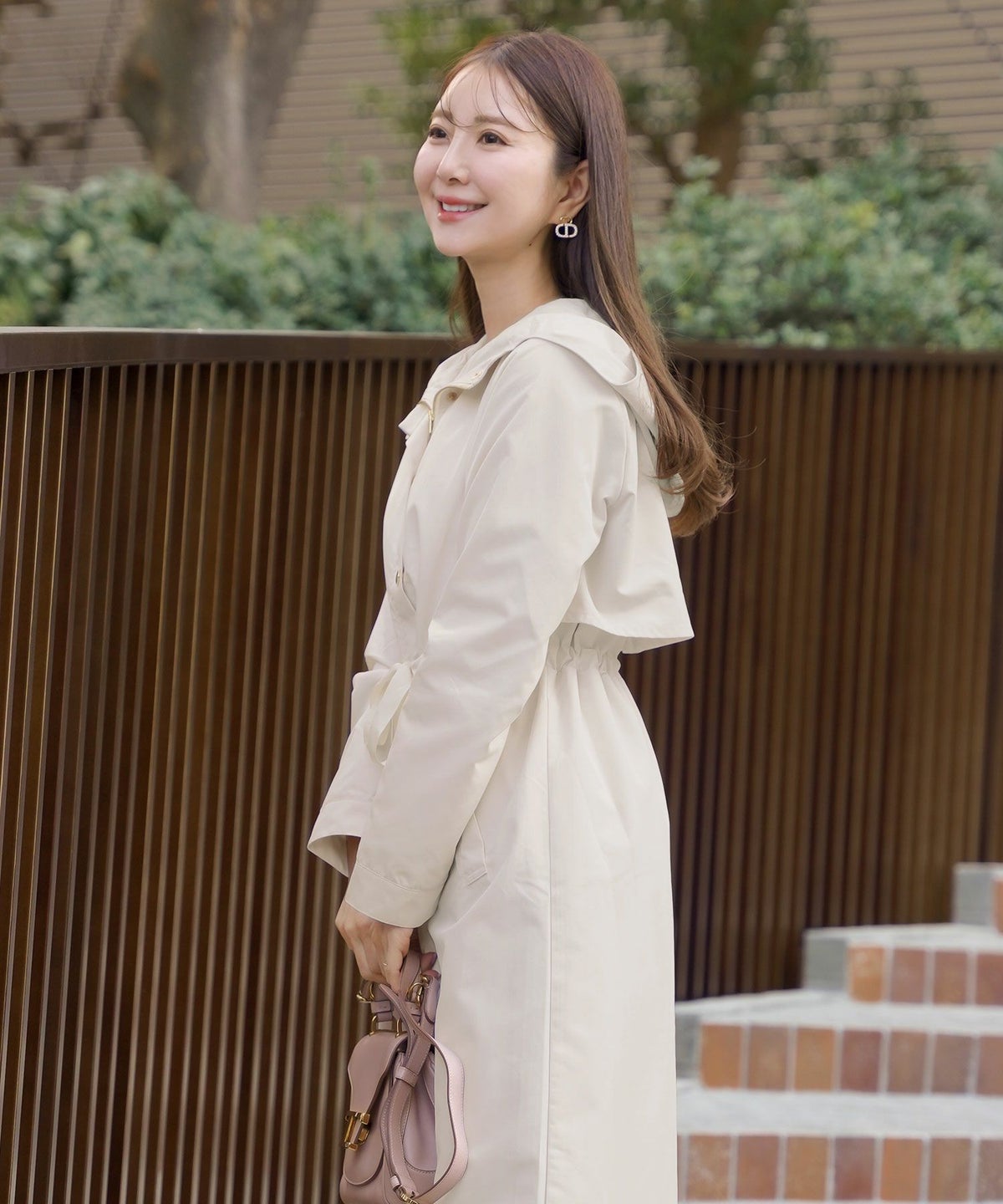 レディース/アウター/軽羽織/春コート/撥水/防水/雨具/ミドル丈/ロング丈/長袖/フード/ボタン/袖口ゴム/アイボリー/ネイビー/ブラック/上品/シンプル/レインコート/ゴールド/春/秋/雨の日/お出かけ/新色/バレンタイン/ピンク