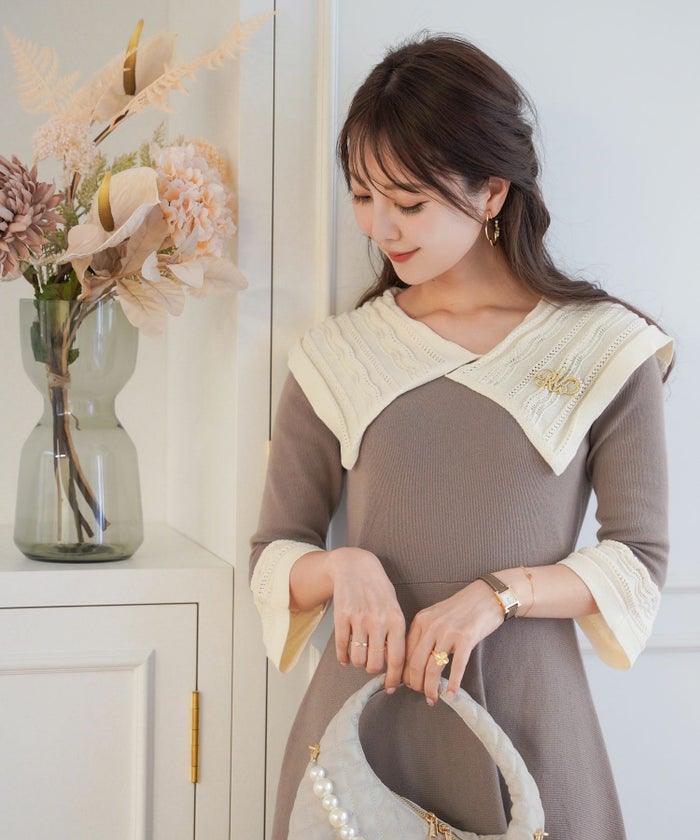 アクセサリー/ブローチ/モチーフ/ロゴ/ゴールド/マット