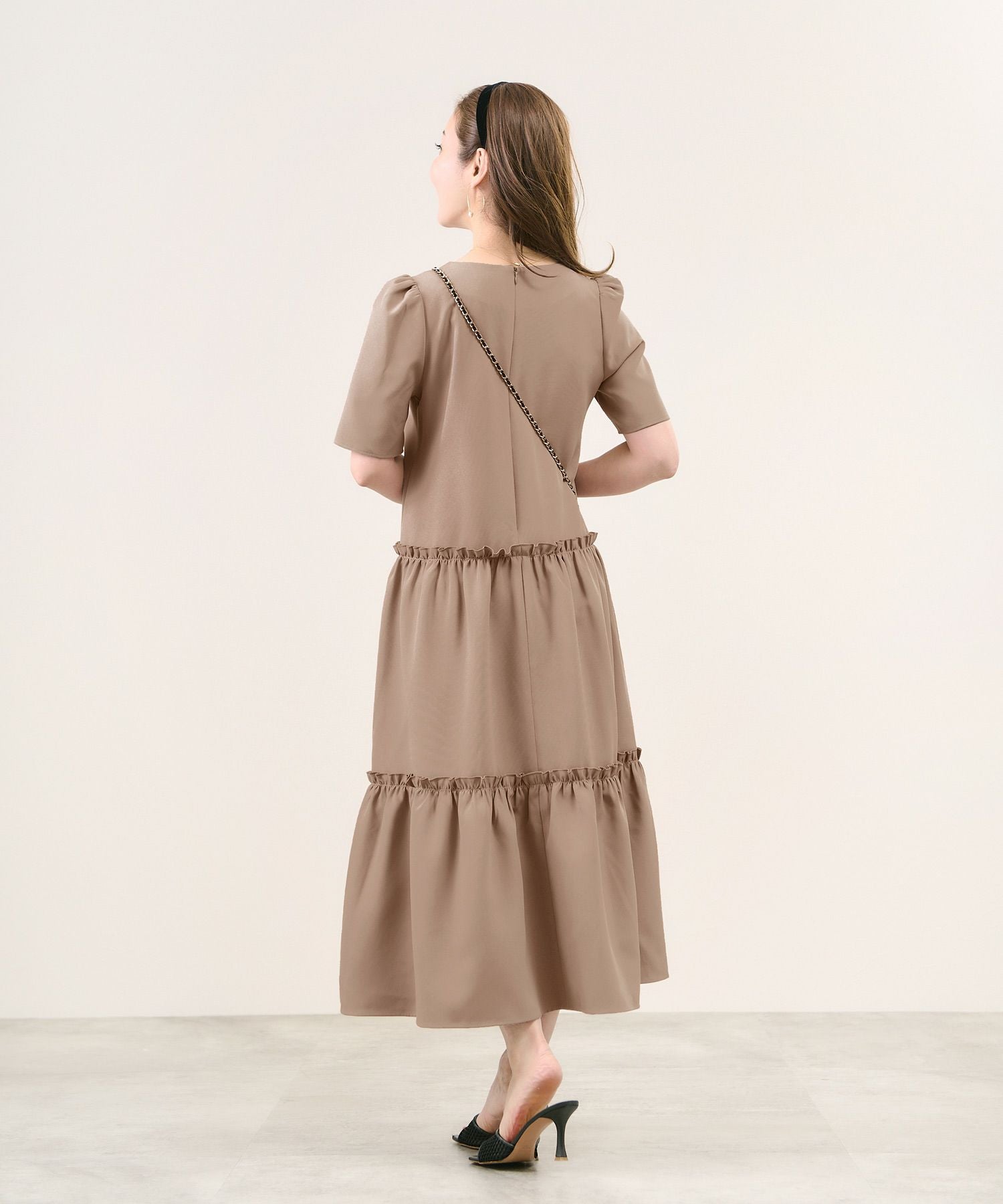 ティアード 半袖 ワンピース｜通勤、デート、ワンマイルウェア、授業