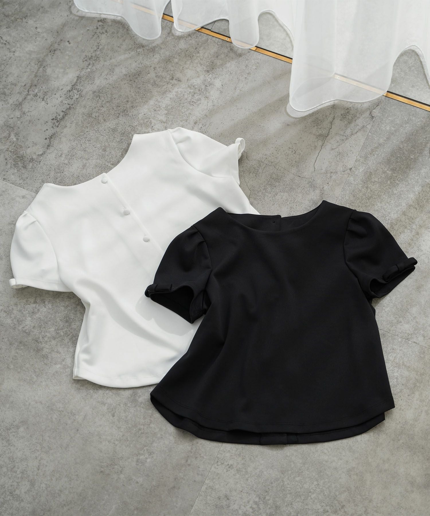 バック ボタン リボン袖 トップス lieulien×Chika 全2色｜lul521-0296