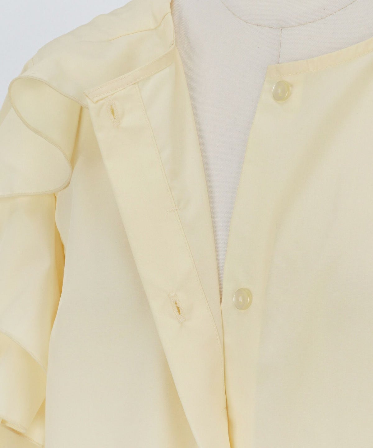 手洗い可/サイドスリット/比翼仕立て/袖フリル/フェミニン/大人可愛い/フレンチスリーブ/上品/トップス