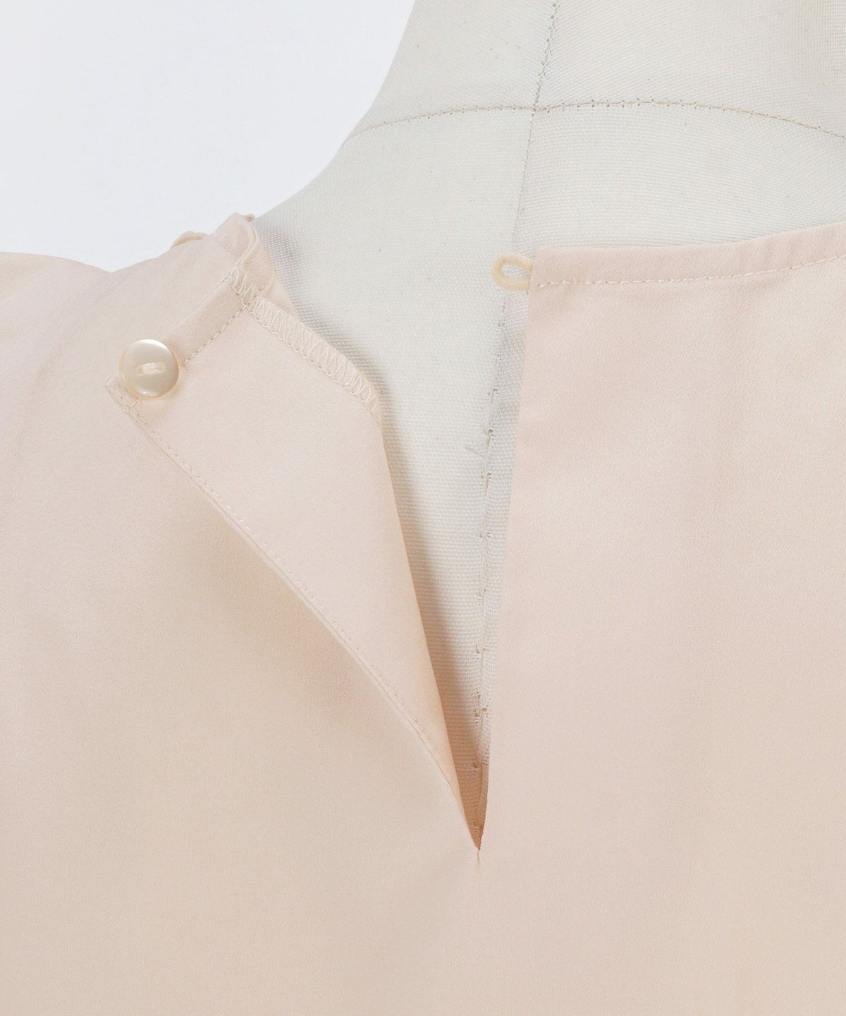 手洗い可/袖口カフス/くるみ釦/シアー感/背涙開き/釦ループ/大人可愛い/フェミニン/大人フェミニン/