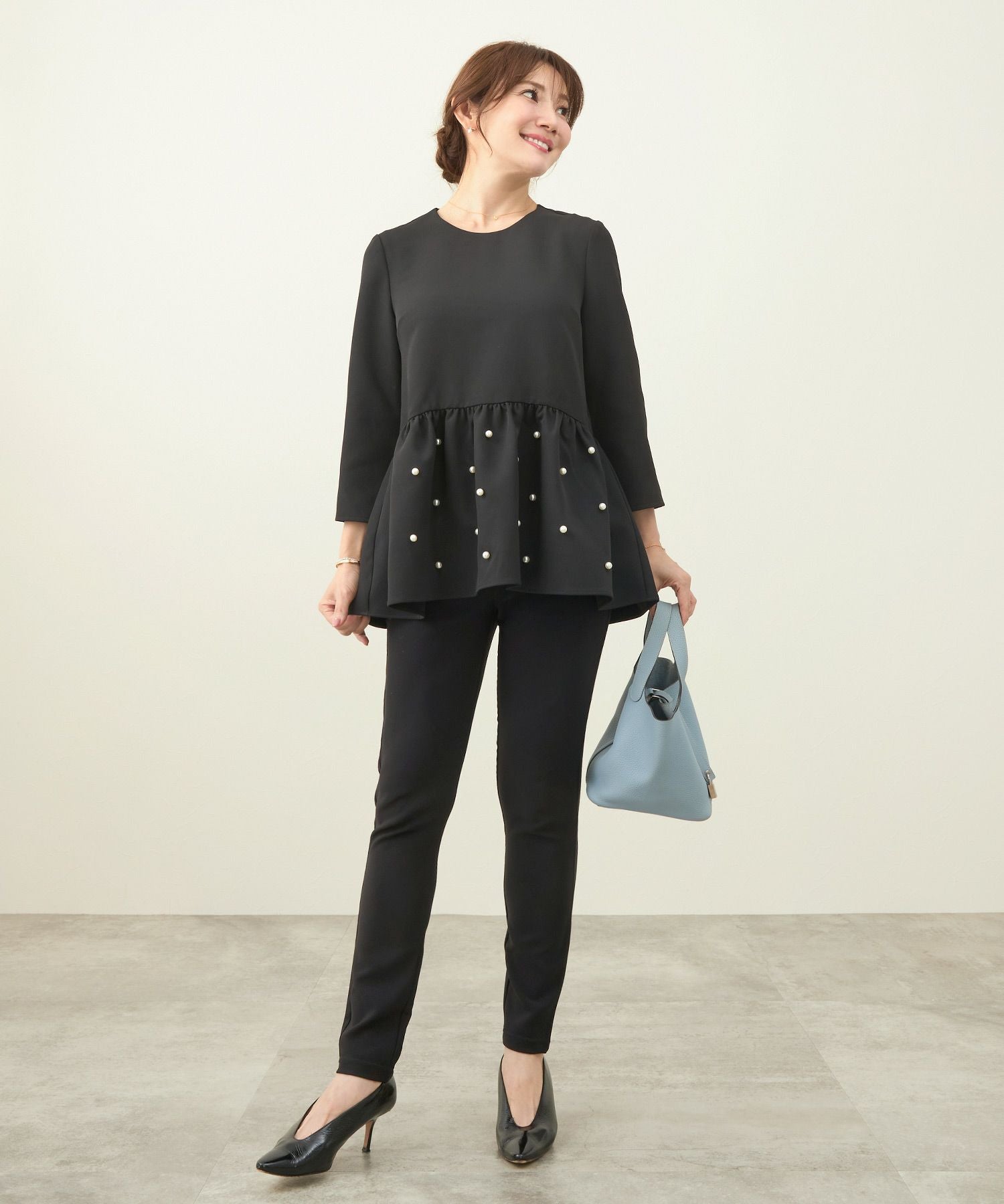 SPRING-SALE パール付き ペプラム ブラウス Liala×PG 全6色｜lpg831