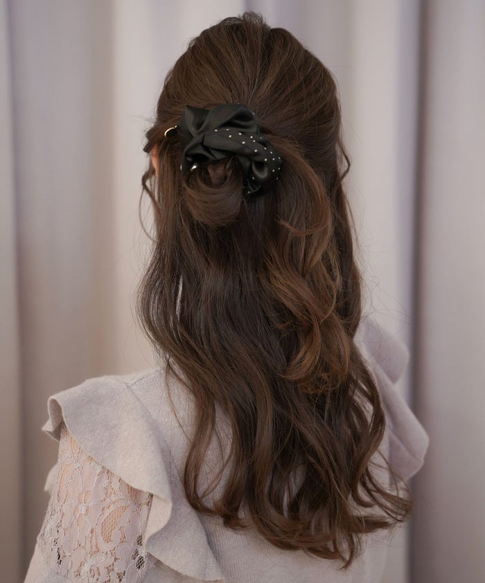 レディース/アクセサリー/ドット柄/シュシュ/髪留め/アップヘア/お団子/ポニーテール/髪飾り/lerevevaniller/ヴァニレ/リボン/モチーフ/ゴールド/光沢/パーティー/オケージョン/結婚式/入卒園/上品/エレガント/お出かけ