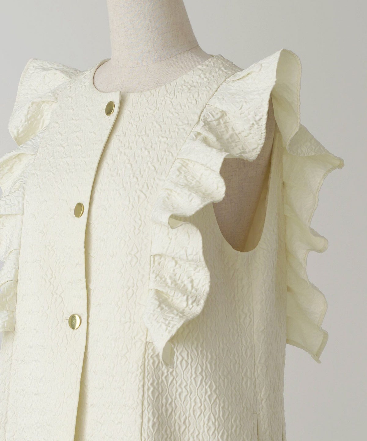 レディース/ジレ/アウター/フリルスリーブ/エンボス加工/ロングジレ/春/夏/秋/アイボリー/ブラック