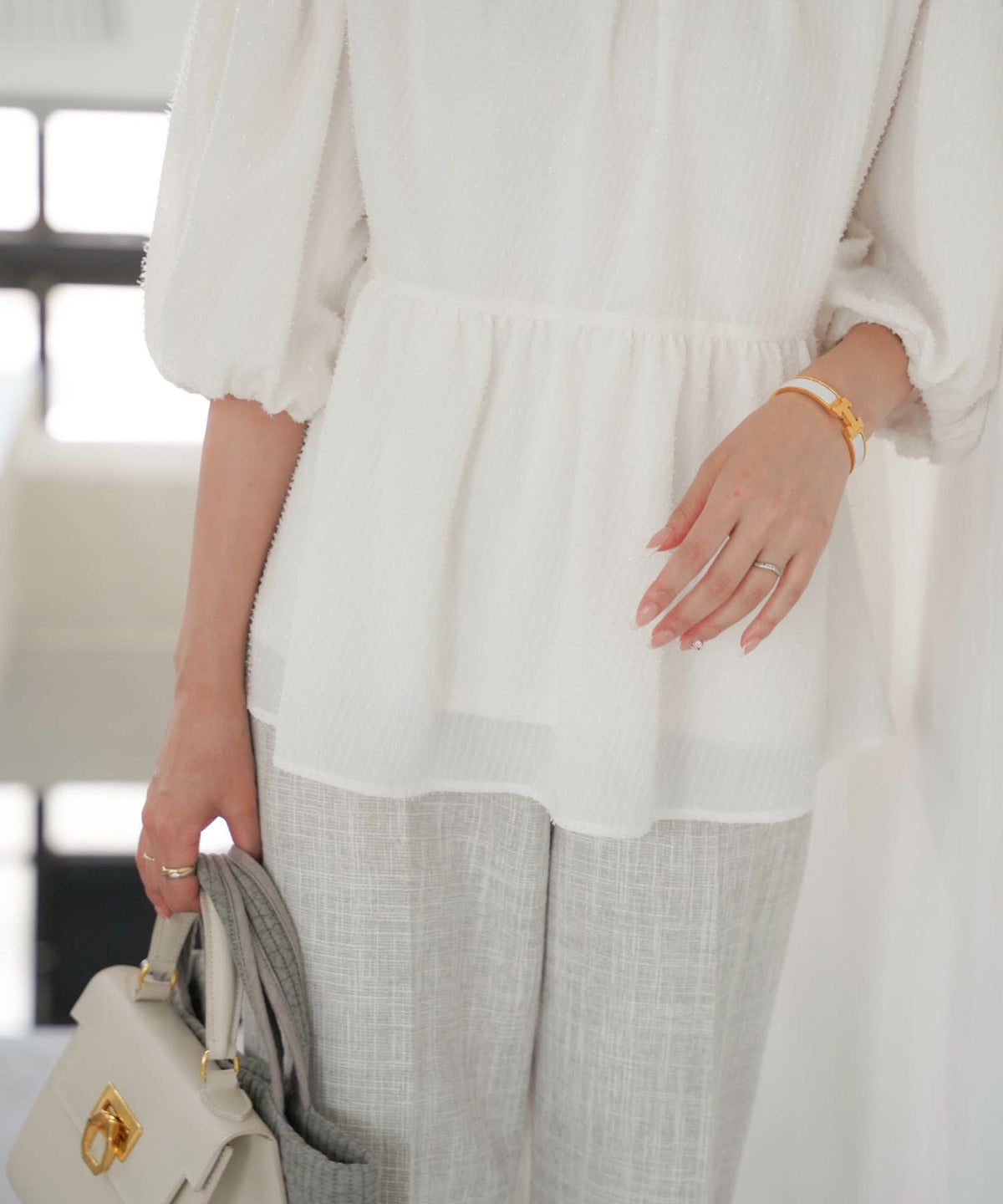 レディース/トップス/ブラウス/ペプラム/フェザータッチ/リボン/ボリュームスリーブ/春/夏/秋/5分袖/ホワイト/ブラック