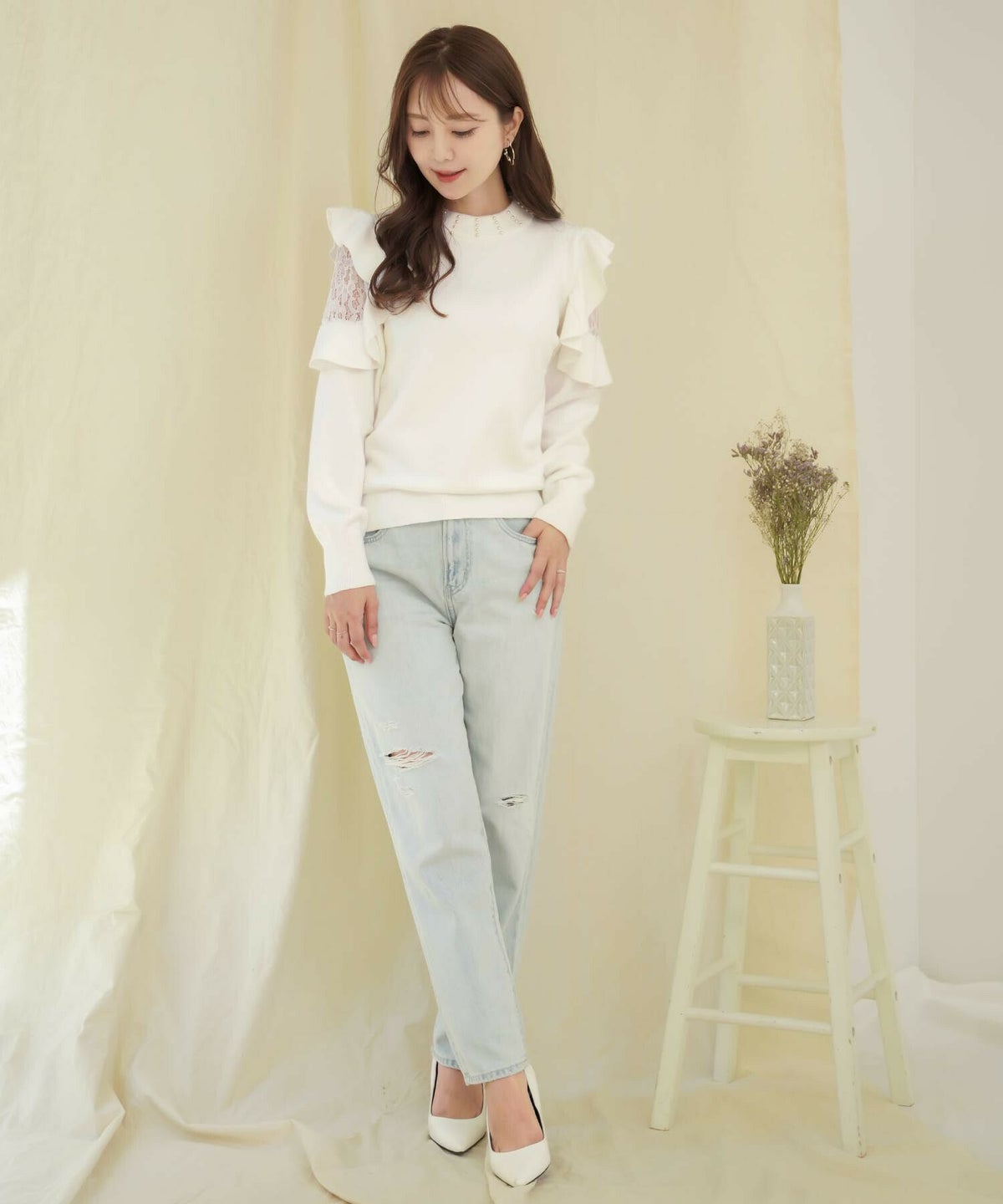 レディース/ニット/トップス/フリル/レース/パール/プチハイ/ネック/クルーネック/柔らか/伸縮性抜群/エレガント/上品/ホワイト/グレー/ピンク/パールネック/トレンド/20代/推し活/可愛い/春/秋/冬