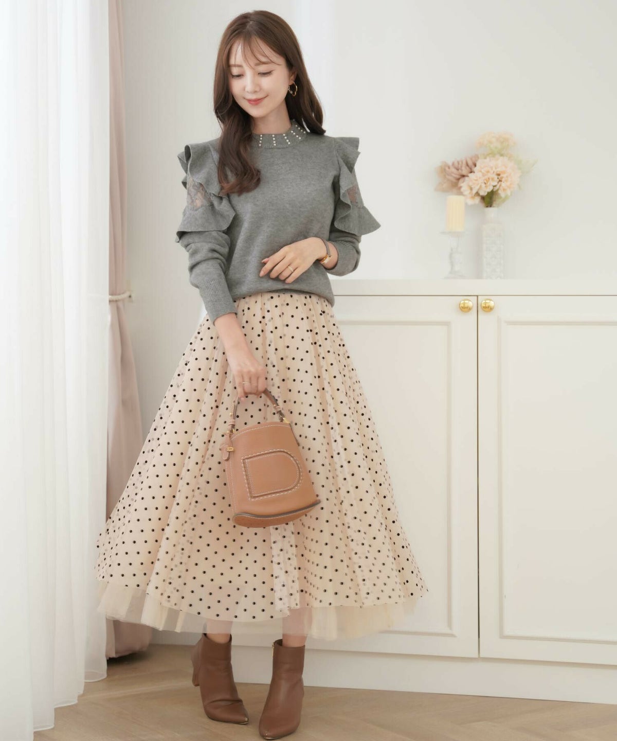 レディース/ニット/トップス/フリル/レース/パール/プチハイ/ネック/クルーネック/柔らか/伸縮性抜群/エレガント/上品/ホワイト/グレー/ピンク/パールネック/トレンド/20代/推し活/可愛い/春/秋/冬