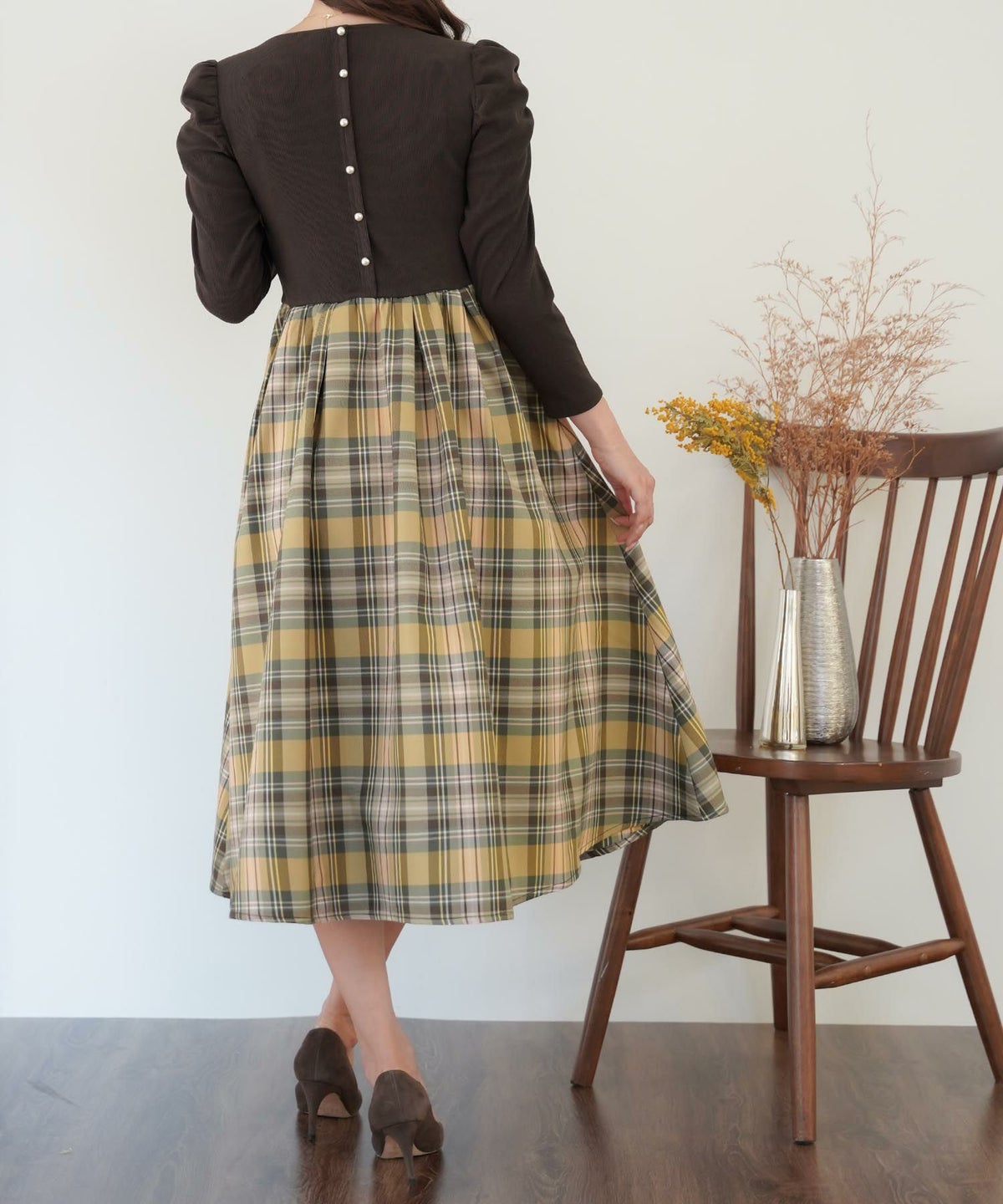 レディース/ワンピース/リブワンピース/チェック/柄/パワショル/パール/クルーネック/ハイウエスト/長袖/ロングワンピース/タック/タックフレア/ギャザー/秋/春/上品/エレガント/可愛い/お出かけ/ブルーグレー/ブラウン