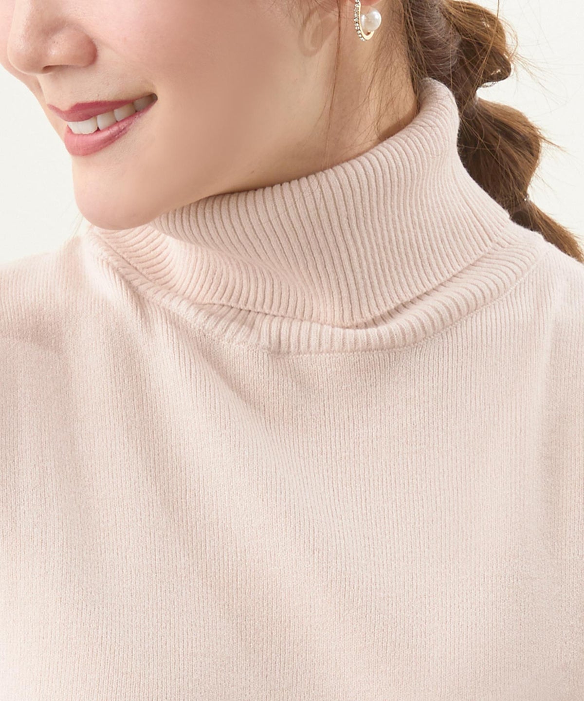新色追加 手洗い可 S/M/L 大人カジュアル 秋冬春 シンプル かわいい オフィス 上品 ジョイントスペース ＜エコヴェロ＞タートルネック 袖山ギャザー ニット Liala×PG Liala×PG