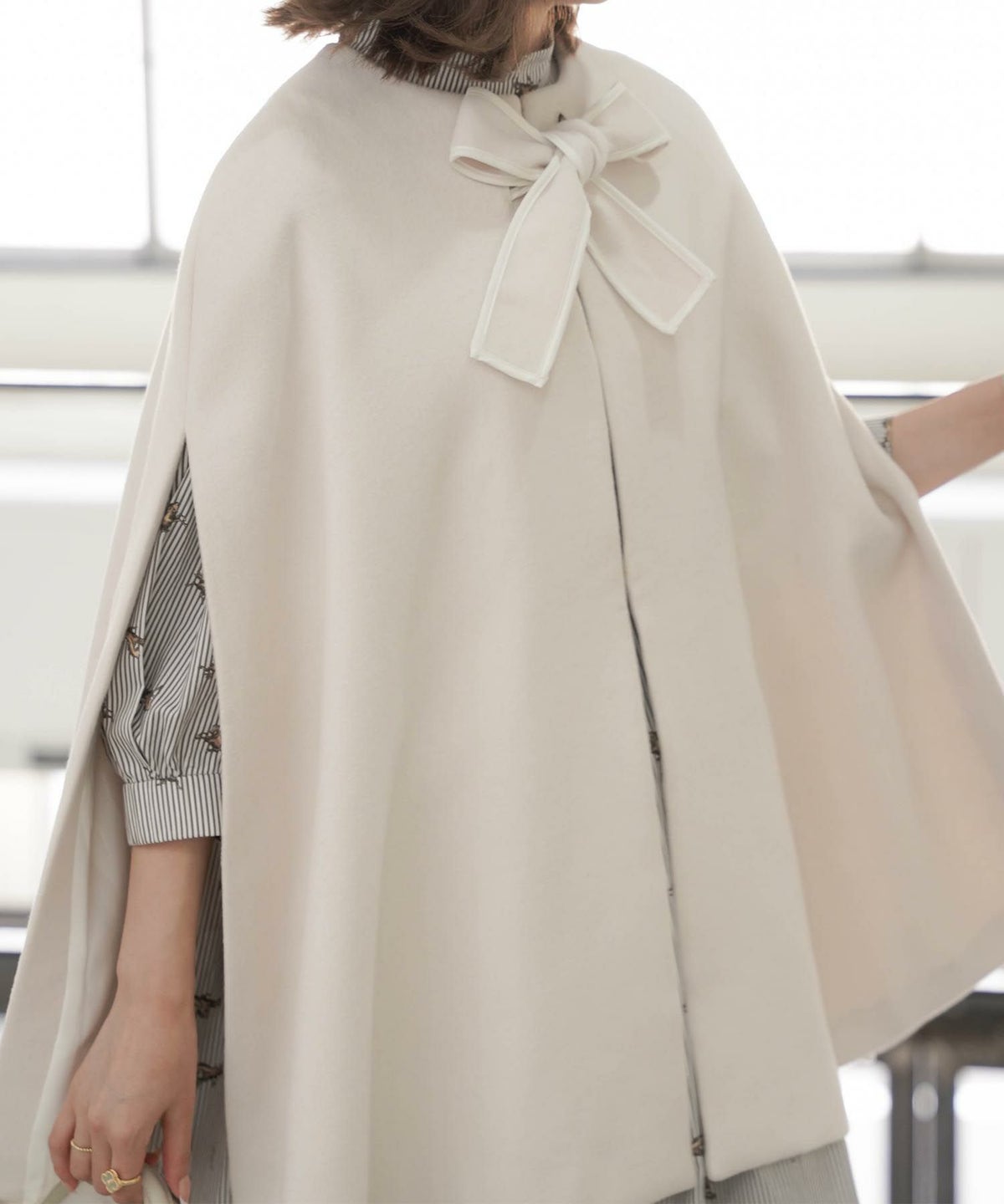 レディース/コート/アウター/ケープ/リボン/春/秋/冬/ネイビー/アイボリー/ブラック