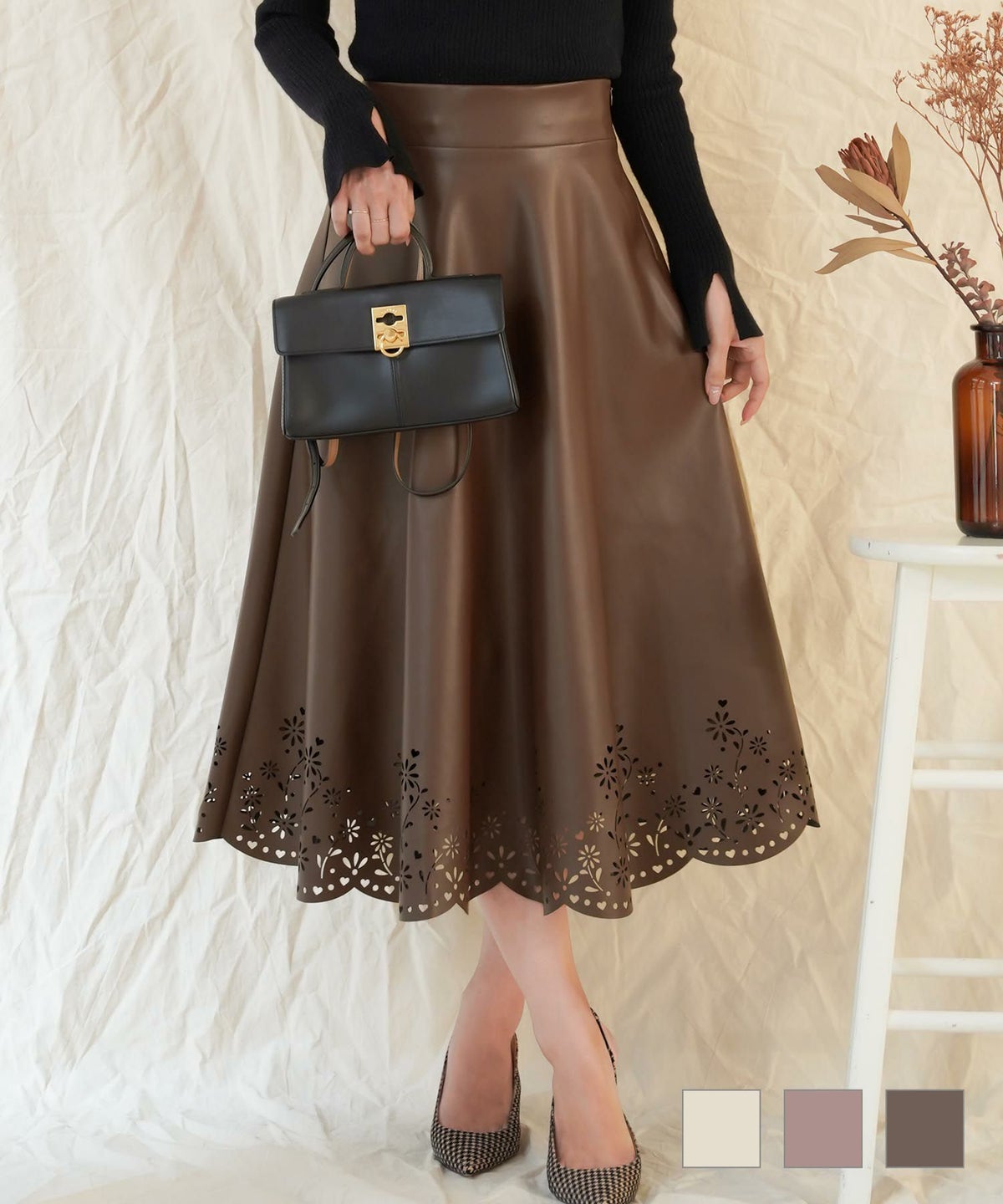 柄 スカラップ 映え 秋 冬 ファスナー ゴム入り ハイウエスト サーキュラー フレア お出かけ デート エレガント フェミニン 上品 ノスタルジック アイボリー ピンク ブラウン フラワー＆ハート パンチング レザー スカート le reve vaniller
