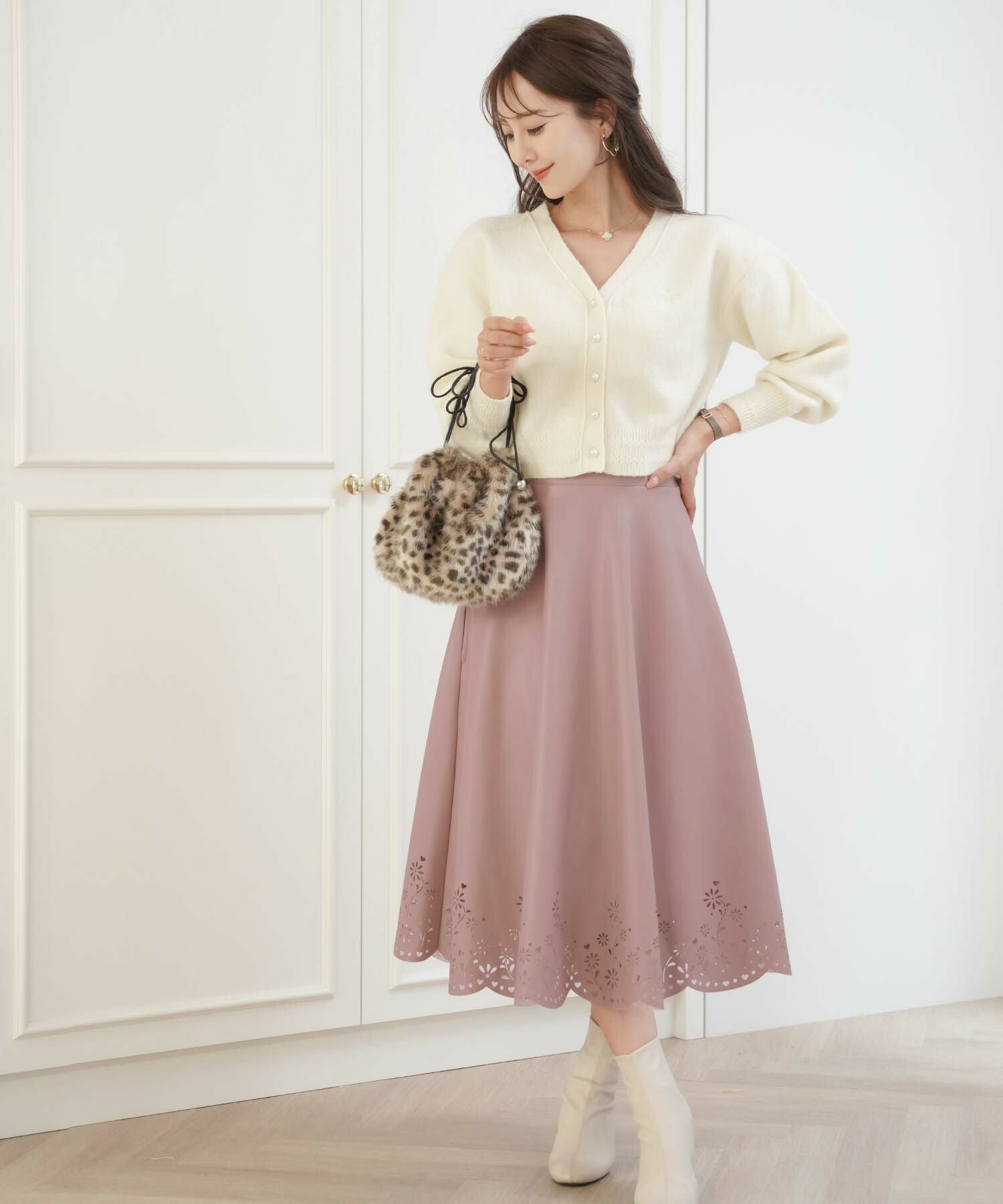 OUTLET-SALE フラワー＆ハート パンチング レザー スカート le reve