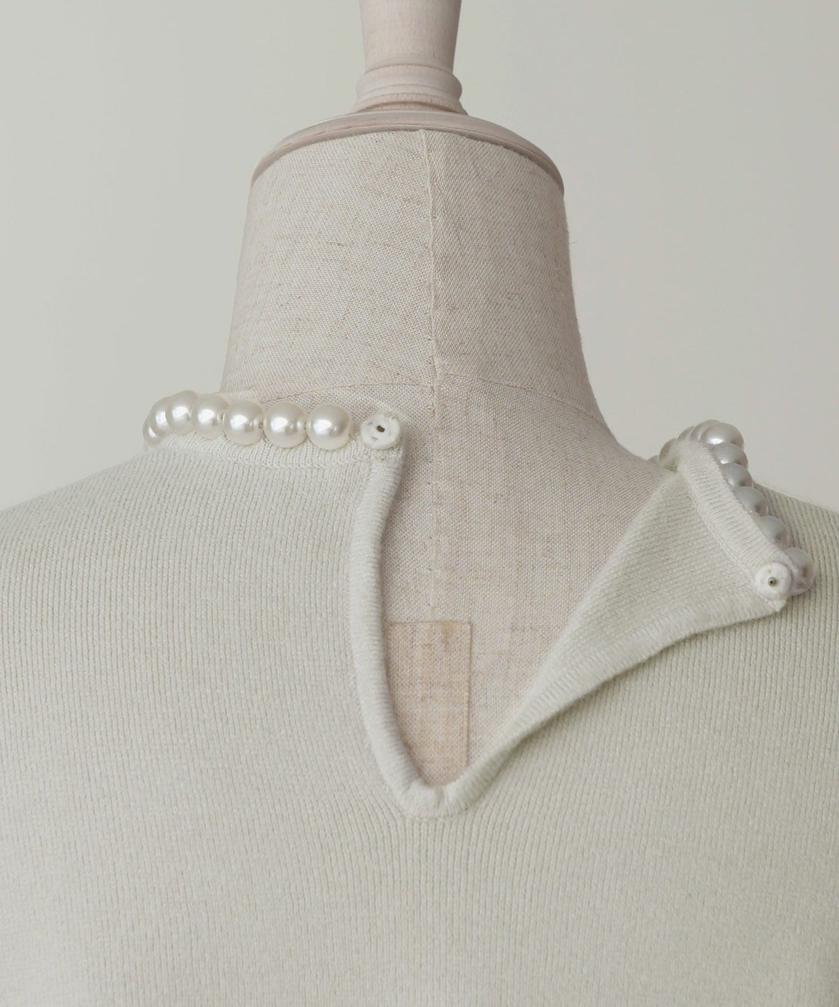 レディース/ニット/トップス/パールネック/ベルスリーブ/春/秋/冬/アイボリー/グレージュ/ネイビー